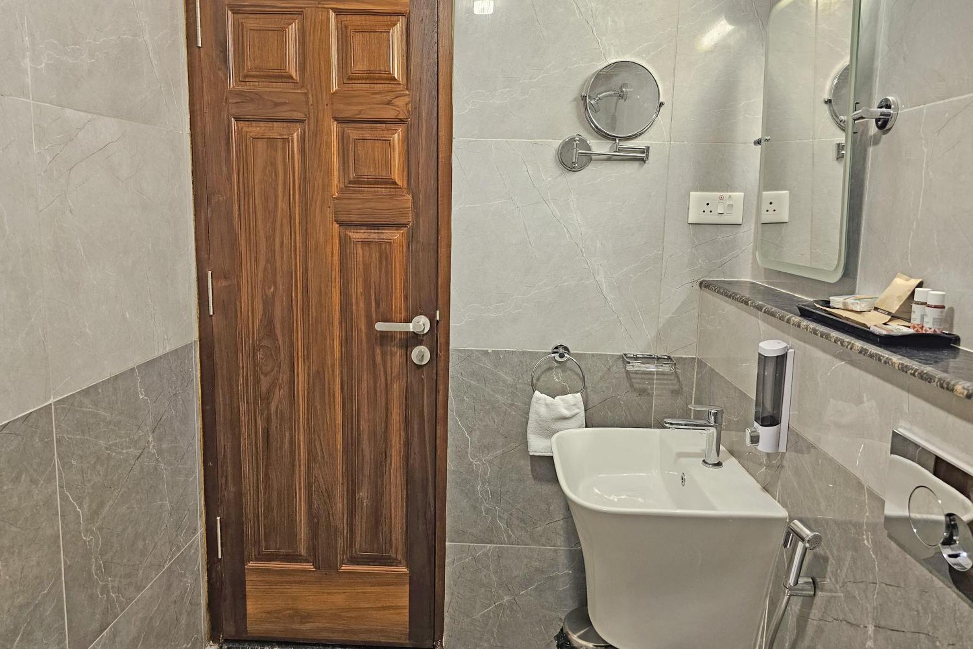 Le Colonial Suites ปอนดิเชอรี ภายนอก รูปภาพ