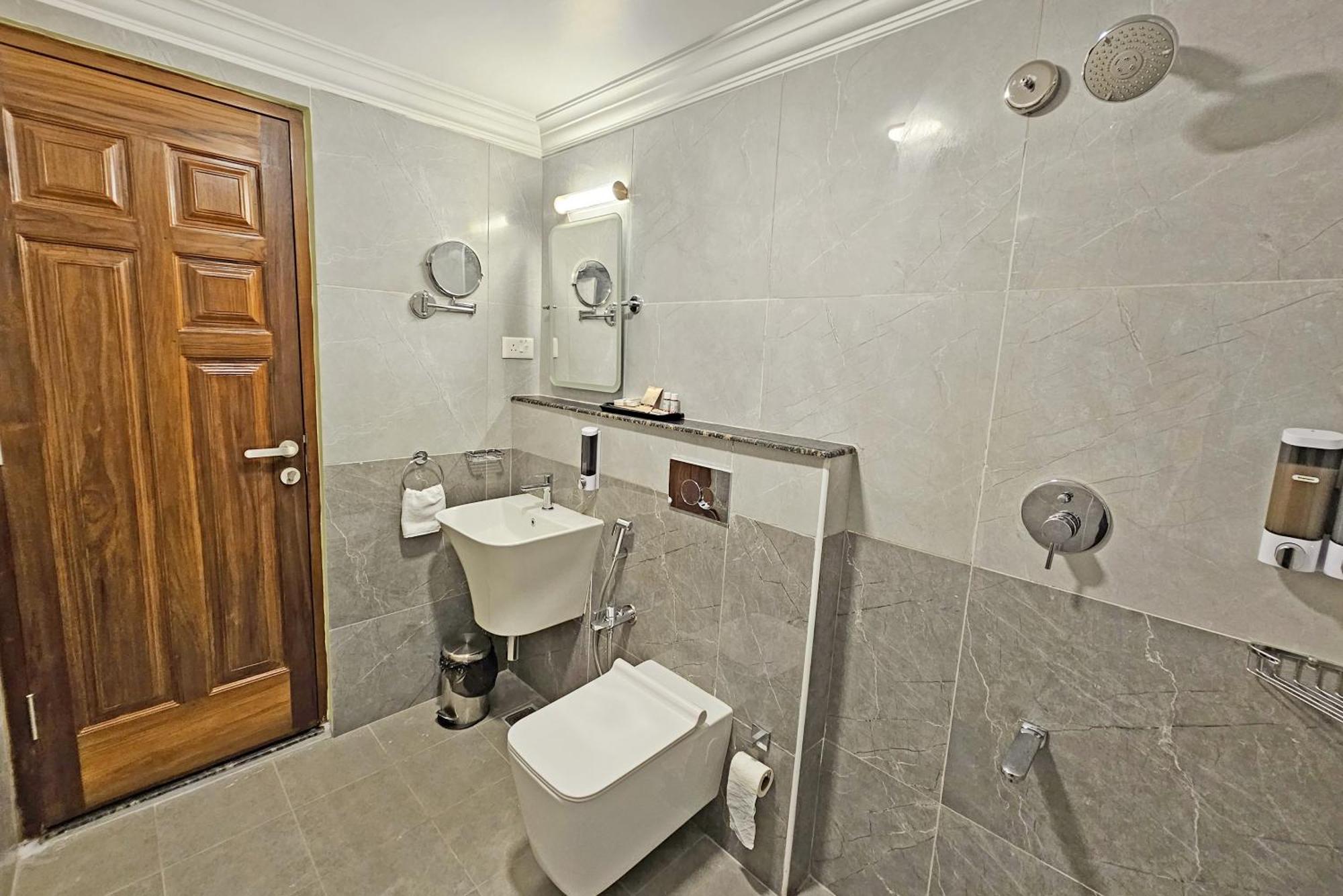 Le Colonial Suites ปอนดิเชอรี ภายนอก รูปภาพ